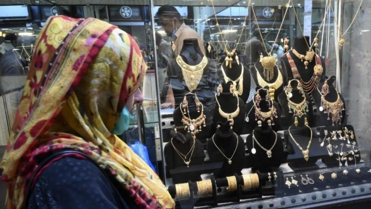 ارتفاع أسعار الذهب بعد تراجع الدولار: هل تستمر الزيادة؟